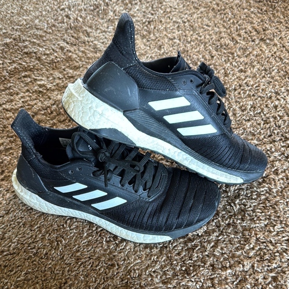 Adidas women’s size 6 Black Running Shoes